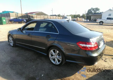 2012 Mercedes-Benz E 350 4Matic z USA, uszkodzony, nr VIN WDDHF8JB5CA572833